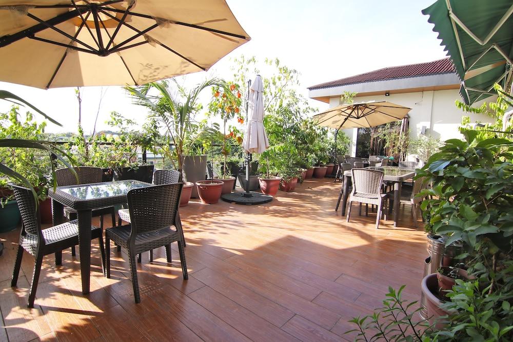Spiral Suites Hotel Quezon City Buitenkant foto
