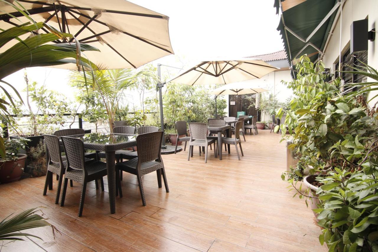 Spiral Suites Hotel Quezon City Buitenkant foto